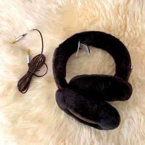 NWOT UGG earmuff headphones